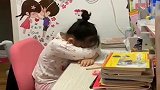 不写作业时父慈女孝，一写作业就互看不顺眼，就差干架了！
