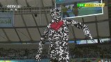 世界杯-14年-巴西世界杯闭幕式·马拉卡纳球场四周的木偶代表着自由团结多元激情-花絮