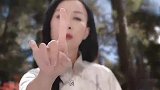 那英cos景甜旗袍造型前凸后翘 一开口满嘴东北话