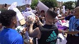 西甲-1718赛季-忙个不停！拉莫斯归队却“加练”签名 水爷:哎太热情了！-专题