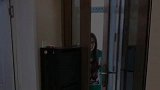 主人逛超市买菜被人轰出来了，回家跟金毛诉苦，结果让人哭笑不得