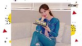 林志玲术后首晒美照 穿牛仔装托腮露甜笑状态好