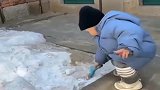 本想拍个宝宝玩雪的视频，结果下一秒意外了，原谅我没忍住！