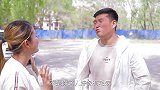 小伙正愁自己单身没对象，不想美女自己送上门，结局真逗