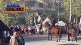 马赛球迷在伯纳乌球场外与西班牙警方发生激烈冲突