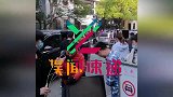 杨幂航班延误耽误拍戏，向导演深深鞠躬道歉，夜晚收工略显疲惫