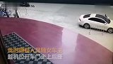 男子尾随女子进轿车内抢劫 女事主被迫转账3.5万后报警