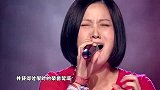 同是春晚当红明星，49岁大衣哥名利双收...