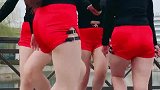 四姐妹花广场对跳，这身材看起来好性感啊