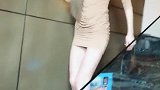 精致穿搭的美腿女神，肉色丝袜搭配高跟鞋，真是美到极致！