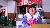 大哥饭店吃饭，让女服务员开汽水，没想女服务员却跑了真搞笑