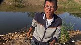 七星漂朝天钩挂蚯蚓钓鱼