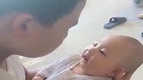 舅舅放学回家第一件事就是和宝宝聊天，说些什么咱也不敢问！