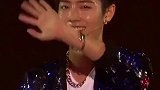 肖战舞台考古视频，别人出汗是出汗，战哥出汗是高光啊这太好看了