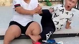 袖珍小夫妻的搞笑日常，嘴妹到底有多喜欢龙弟？一下就全看出来了