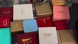 女子晒结婚六年攒下的“江山”，金银首饰填满了箱柜