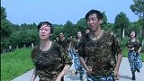 国防生：带队女兵体能超强，男兵直呼受不了，跑着跑着直接晕倒