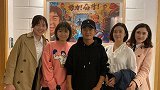 王宝强懒理马蓉暗讽，一身潮装露灿笑获众美女簇拥