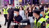 22岁硬糖少女成员出行，十几位保安围成人墙保护。硬糖少女 希林娜依高 明星