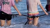 我和春天的约惠 阳光海南 浪太大了，不敢下去了真怕把我们俩给冲走喽