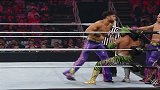 WWE-16年-RAW第1207期：双打赛卡里斯托&辛卡拉VS布里兹&放荡哥-全场
