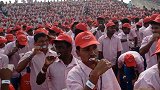 大场面！印度25000名学生同地同时刷牙 欲打破吉尼斯纪录