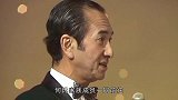 奚梦瑶疑似怀二胎操办赌王后事，披大衣遮挡小腹肚子凸起明显