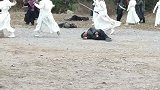 拍摄一场群众演员在剧中的工作