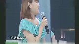 大嫂要卖房,小姑子台上指着大嫂就骂,主持人一句话让小姑子住嘴