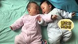 双胞胎宝宝第一次听打雷，妹妹吓哭了，妈妈却笑了，这是为什么？