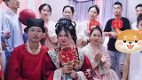新郎新娘结婚穿着宋制礼服，好友们也用心装扮