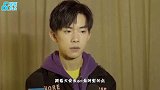 连“雨伞帽”都火了，易烊千玺的“雨衣”表示很不服！