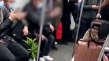 近日，上海地铁一男子因让坐与70岁大爷起争执。让座