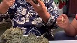 农村老太太领着一家人吃红薯叶窝窝头，地道美食太馋人了