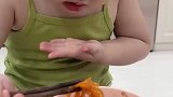 萌娃吃胡萝卜吃出了红烧肉的感觉