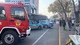 天津公交失控冲向逆向车道 连撞多车造成人员受伤