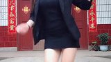农村美女穿着制服跳舞，这操作精彩厉害