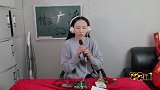 美女村长大喇叭喊话，安排村里过年注意事项，句句搞笑真有才