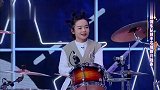 中国第一女鼓手现场秀技，鼓槌都打断了，王一博吓出表情包！