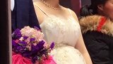 新娘的养父母和生父母同台！还是养父母笑的踏实！