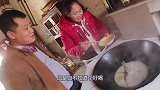 胖妹2夫妻厨艺大比拼一道鲫鱼汤各有千秋，谁厨艺更胜一筹