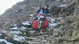 这种山路，小伙子竟然敢骑着摩托车下山