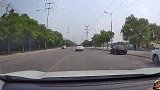 但凡有点素质都不会这样开车，真对得起车后的实习贴