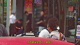 男子吃自助秒变打包刺客，偷装食材塞满背包，食客看不惯当场举报