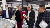 劳斯莱斯起飞榆林，老板买车还送礼，这波到位！