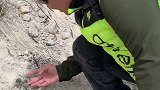 发现了一个冰山雪莲花，听说可以治病，看起来非常的珍贵！