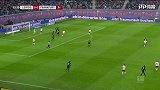 第53分钟法兰克福球员科斯蒂奇抢断成功