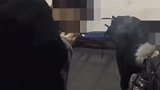 男生宿舍内“秀”手指点烟法 后来，消防员顺着网线找来了