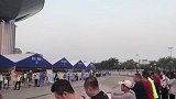 国足比赛南宁球市火爆 中国杯检票区已排成长龙