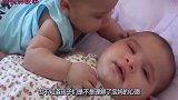 两个1岁大萌娃第一次见面,表妹下嘴就咬,这要干嘛